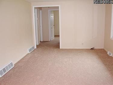 4th image of 305 Hilltop Dr