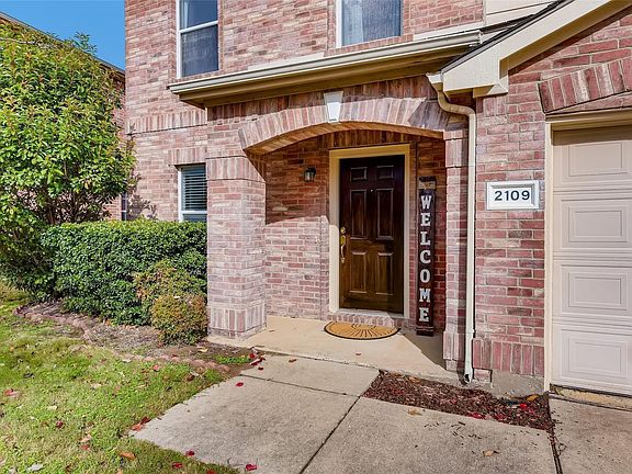3rd image of 2109 Majestic Dr
