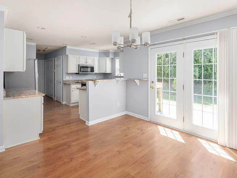 44 Worthington Ln — Photo 8