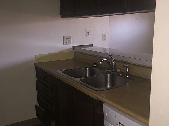 5th image of 801 S Joplin St