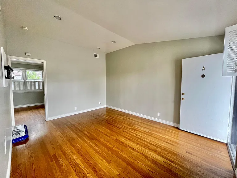 308 Encino Ln #A — Photo 3