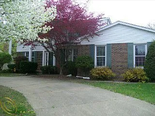 16859 White Haven Dr photo 1