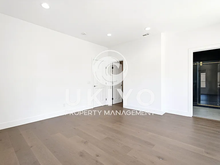 2933 McClure St — Photo 23