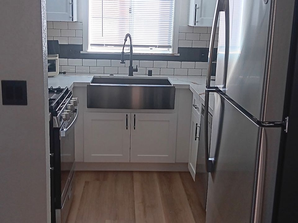 1st image of 604 Venice Way APT 2