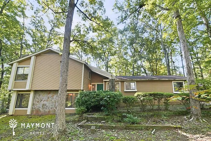4 bed, 3.0 bath, 2203 sqft, $2,095 — Photo 1