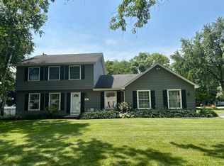 26W281 Menomini Dr, Wheaton, IL 60189