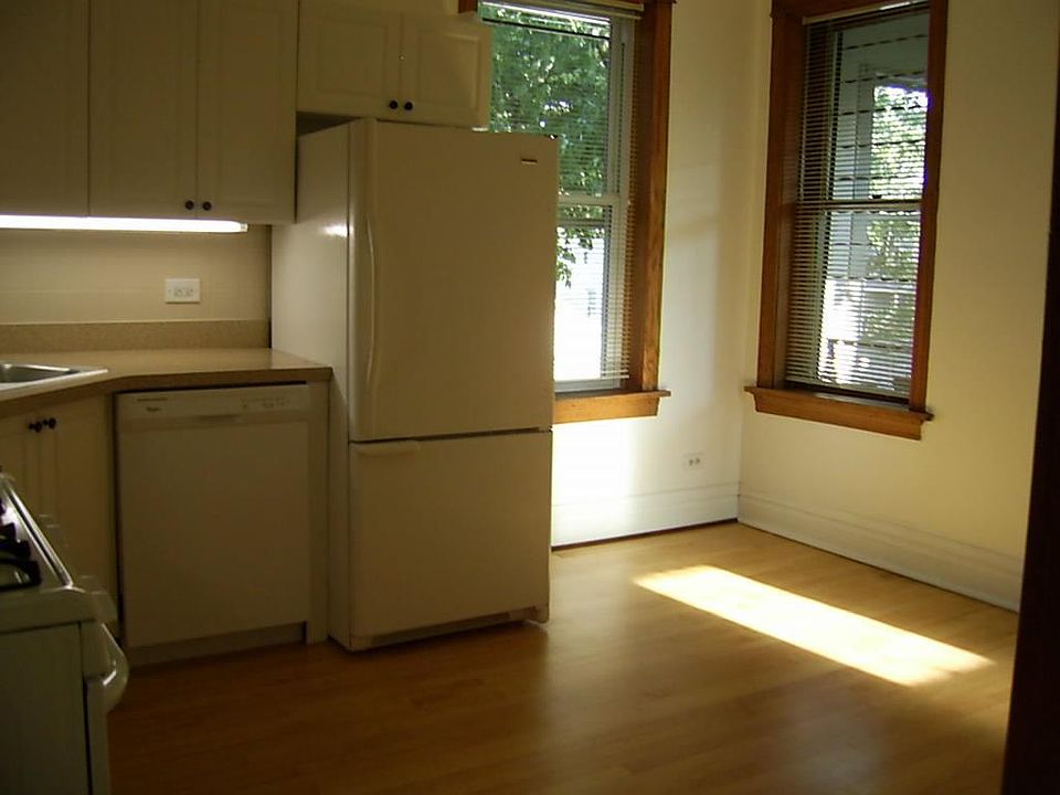 2nd image of 3701 W Wrightwood Ave #F3