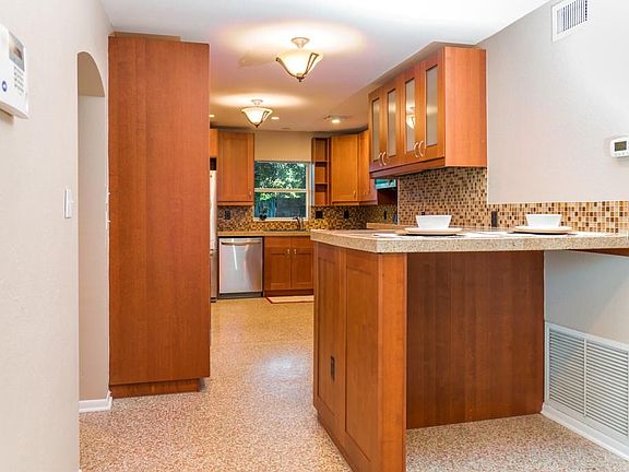 5th image of 1327 Corbett Ln