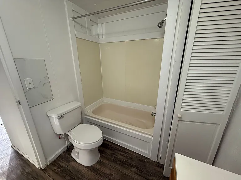 16584 Lakeway Cir — Photo 12