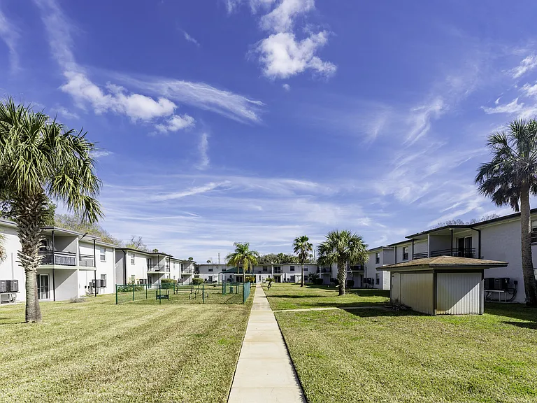 Palm Cove Apartments — Photo 17