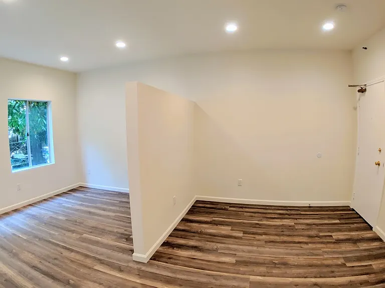 841 W 23rd St — Photo 3