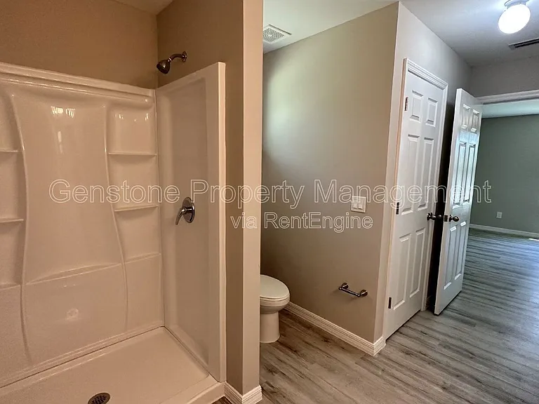 327 Lester Ave S — Photo 8
