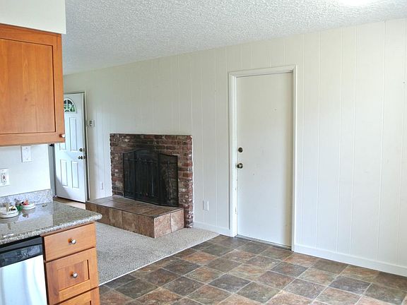 4th image of 309 SE 157th Ave APT C