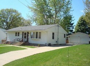 1916 Fulton St, Peru, IL 61354