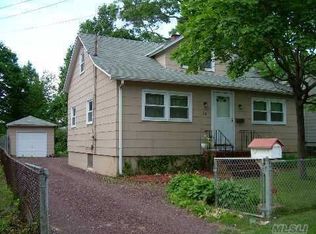 23 Lincoln Ave, Islip Terrace, NY 11752