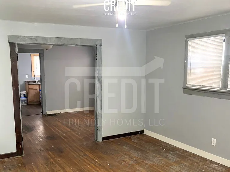 1365 E Walnut St — Photo 4