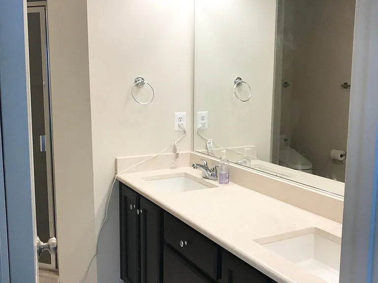 635 Regent Pl NE — Photo 11