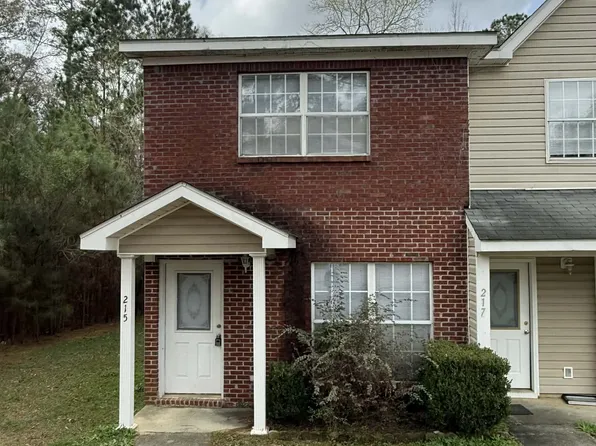 215 Lakeview Dr, Daleville, AL 36322