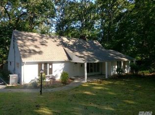 49 Bennett Ave, Huntington Station, NY 11746