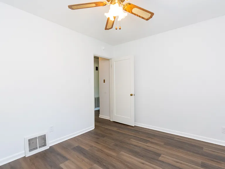 9046 Southview Ln — Photo 9