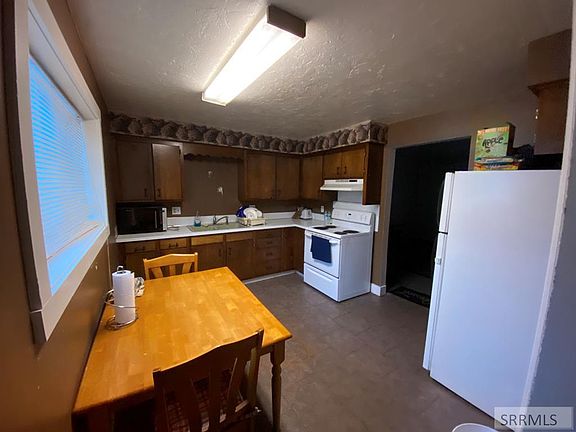 3rd image of 1738 Grandview Dr