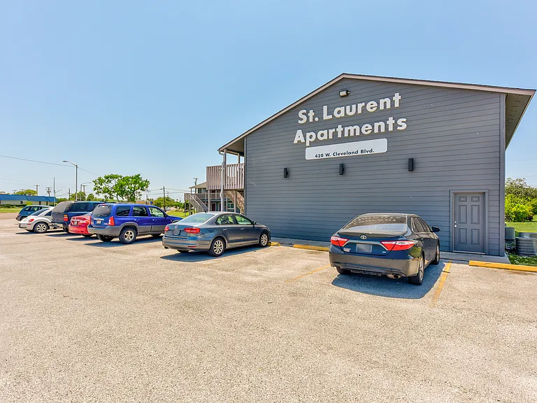 St. Laurent Apartments — Photo 6