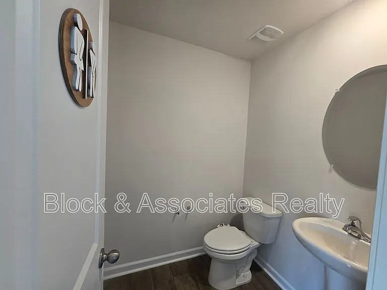 310 Beresford Way — Photo 28