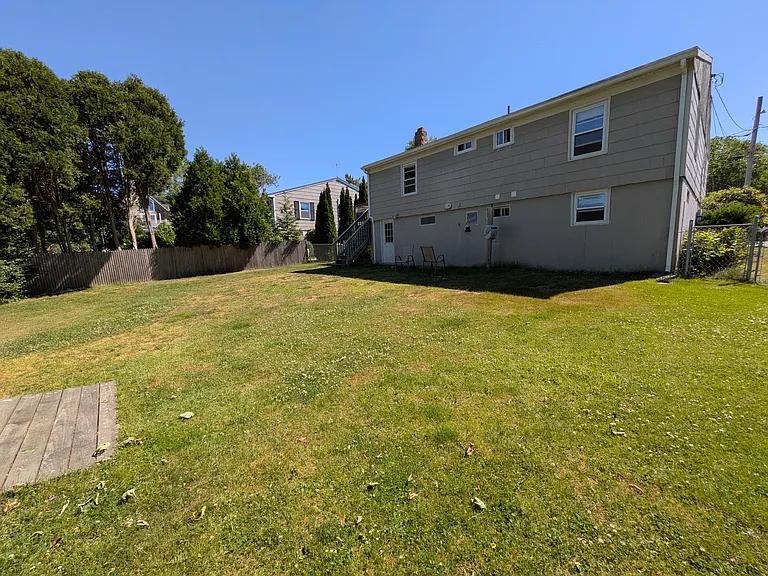 118 Center Ave — Photo 17