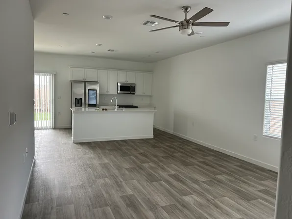 2517 W Cambridge St, Hanford, CA 93230