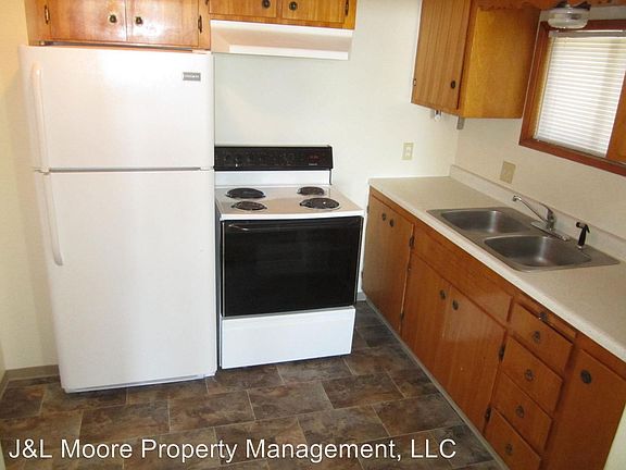 5th image of 221 N Holly St APT A