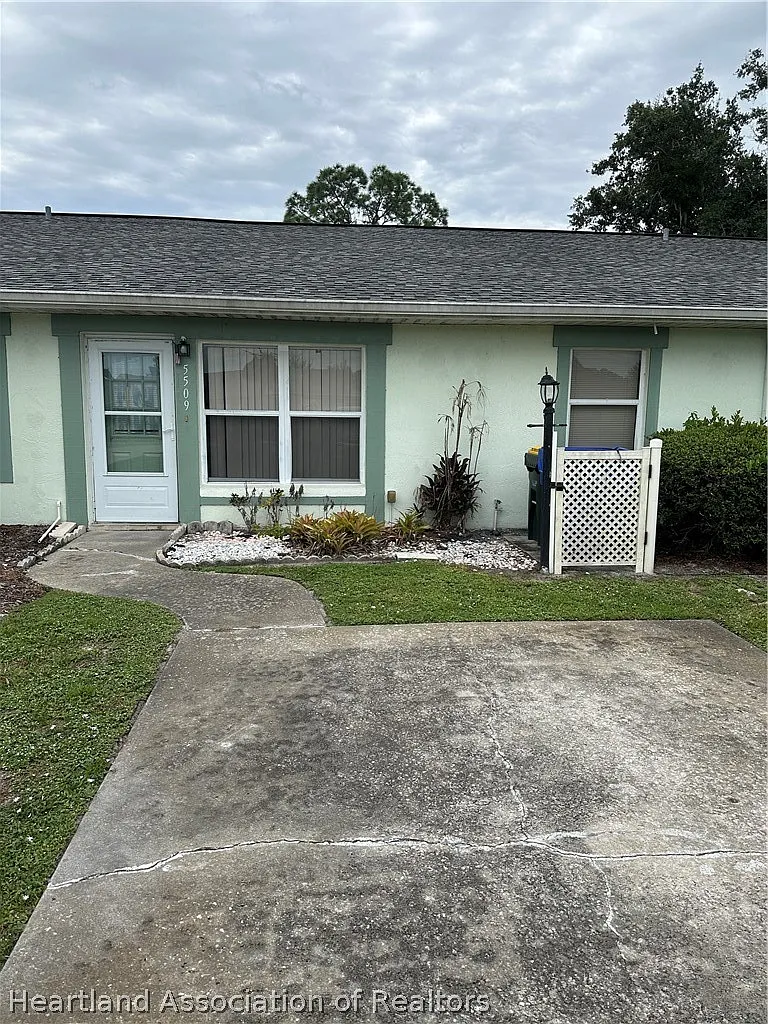 2 bed, 2.0 bath, 1150 sqft, $1,300 — Photo 1