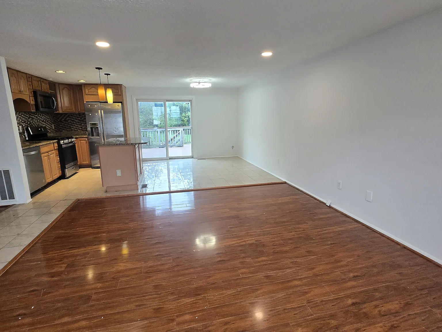 5 bed, 1400 sqft, $3,500 — Photo 3