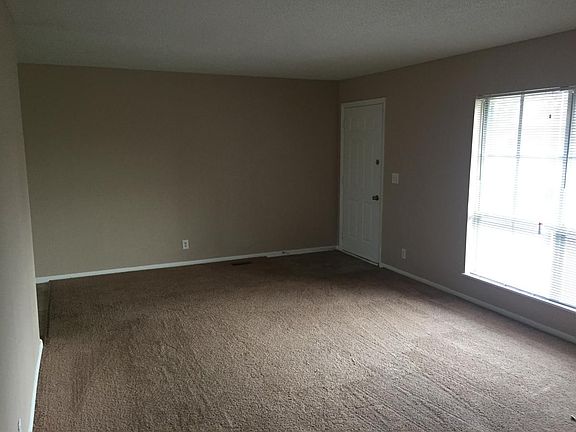 3rd image of 9857 Catalina Dr