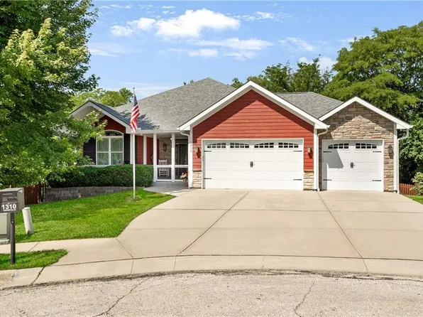 1310 Norfolk Dr, Harrisonville, MO 64701