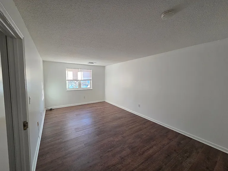 10 Longworth Ave — Photo 5