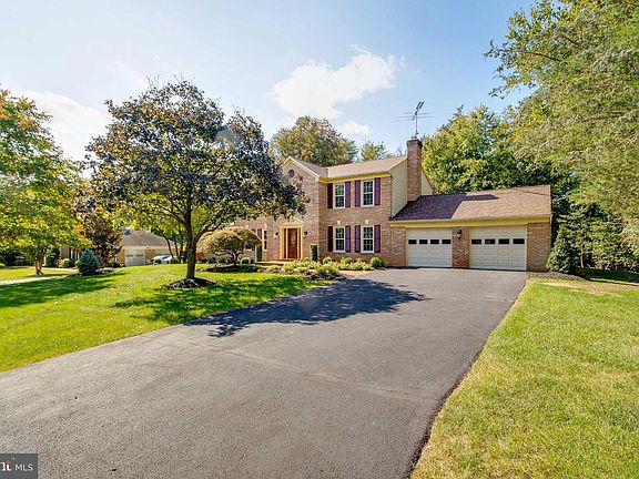 3rd image of 986 Redberry Ct