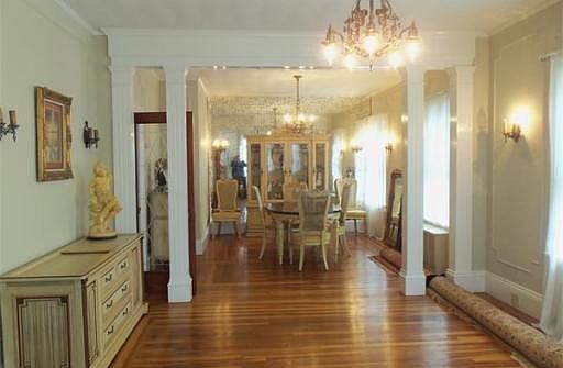 5th image of 121 Burgess Ave