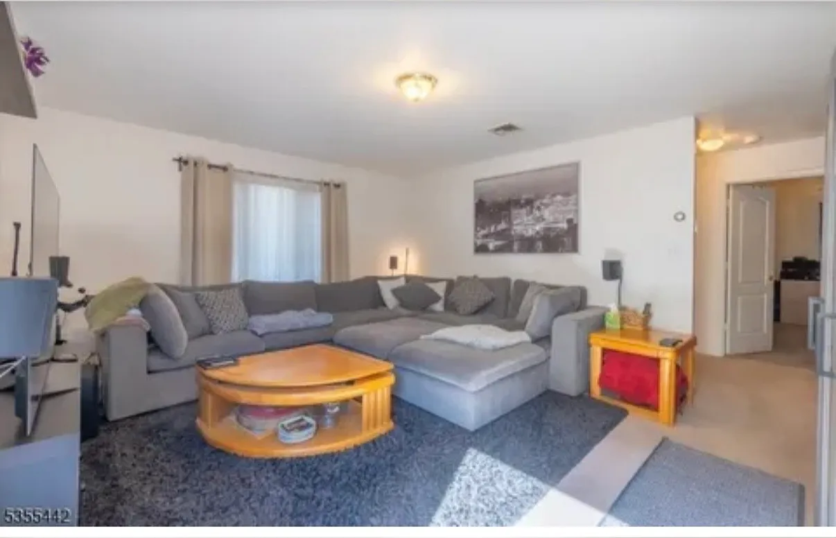 2 bed, 1100 sqft, $2,400 — Photo 1