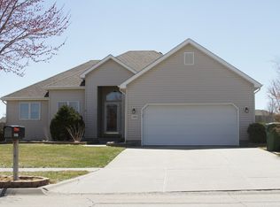2221 Atwood Ln, Lincoln, NE 68521