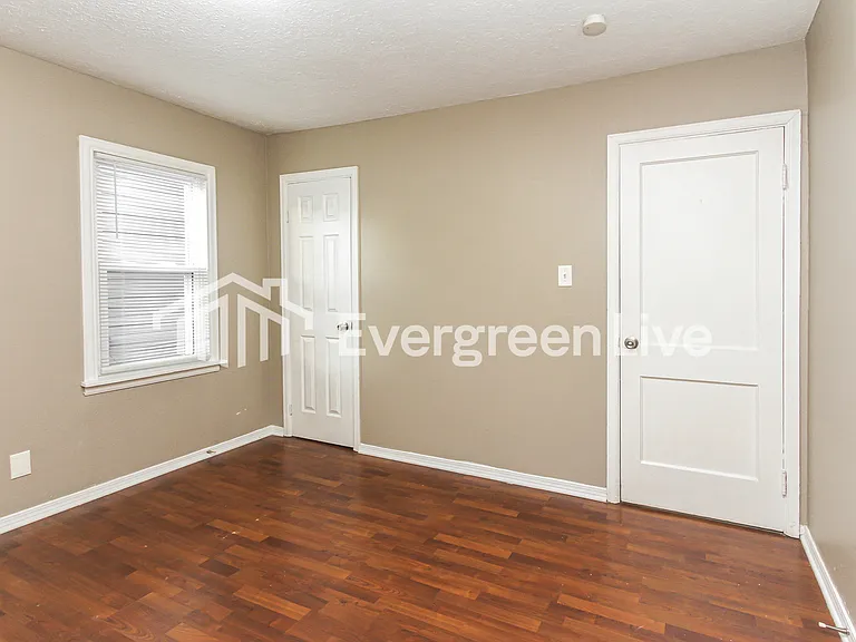511 S Graham Ave — Photo 12