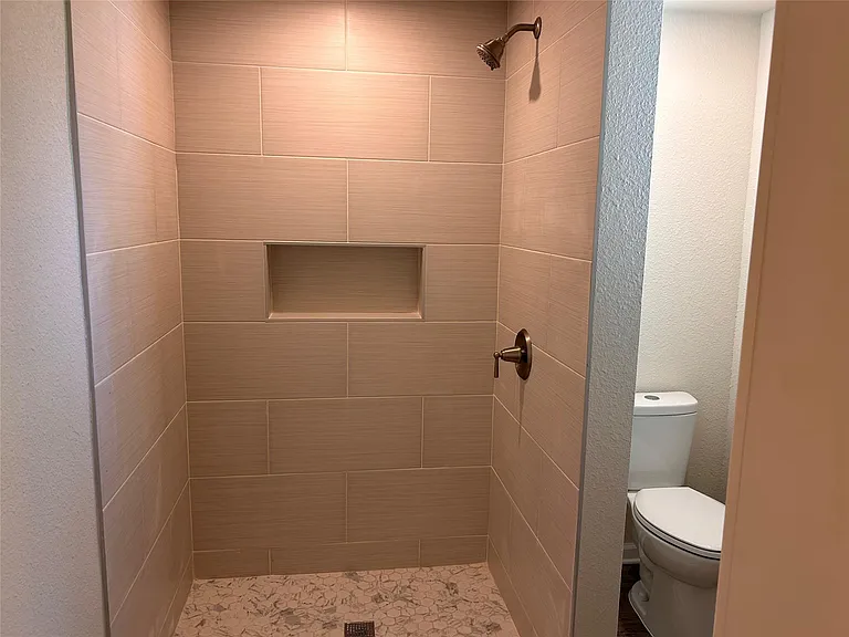 616 E Boothe St — Photo 10