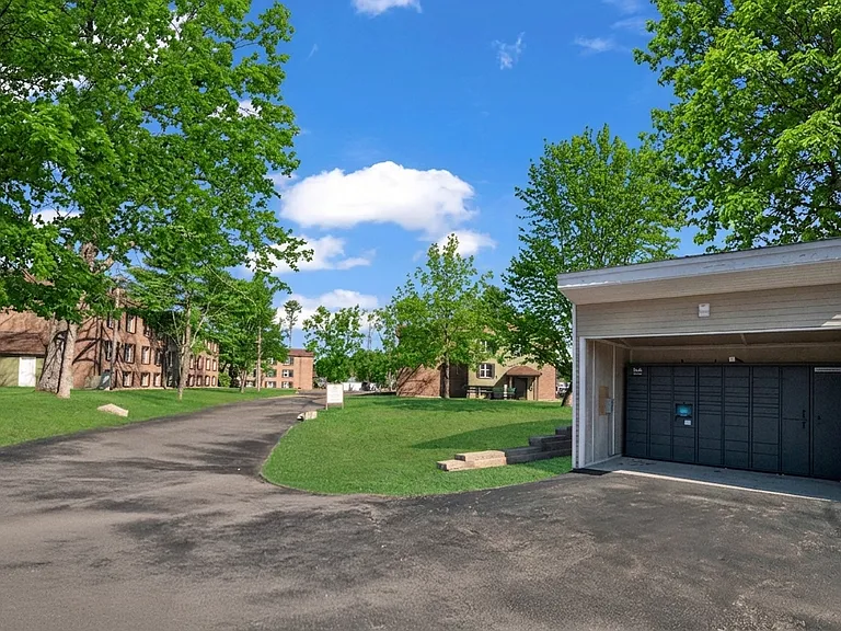 Pembroke Place Apartments — Photo 10