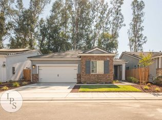 1457 Las Rosas Ave, Clovis, CA 93619