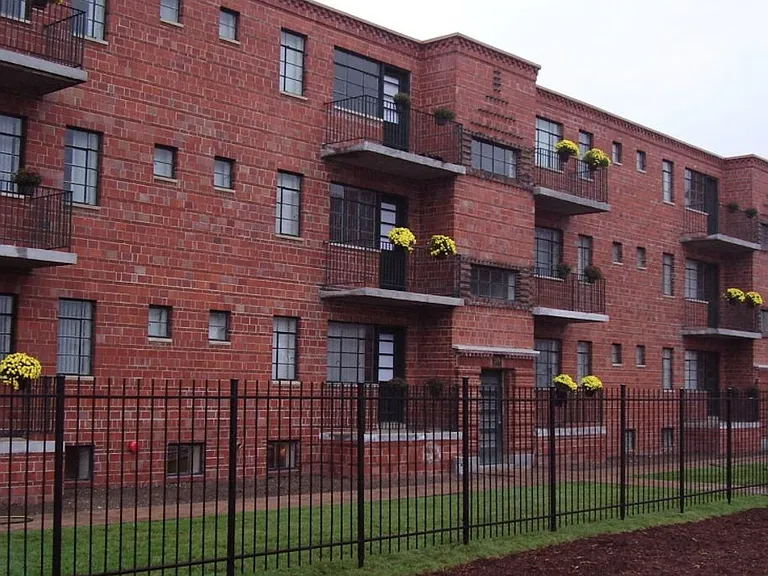 Collins Terrace Apartments — Photo 15