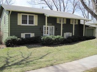 9409 Meadow Dr, Omaha, NE 68114