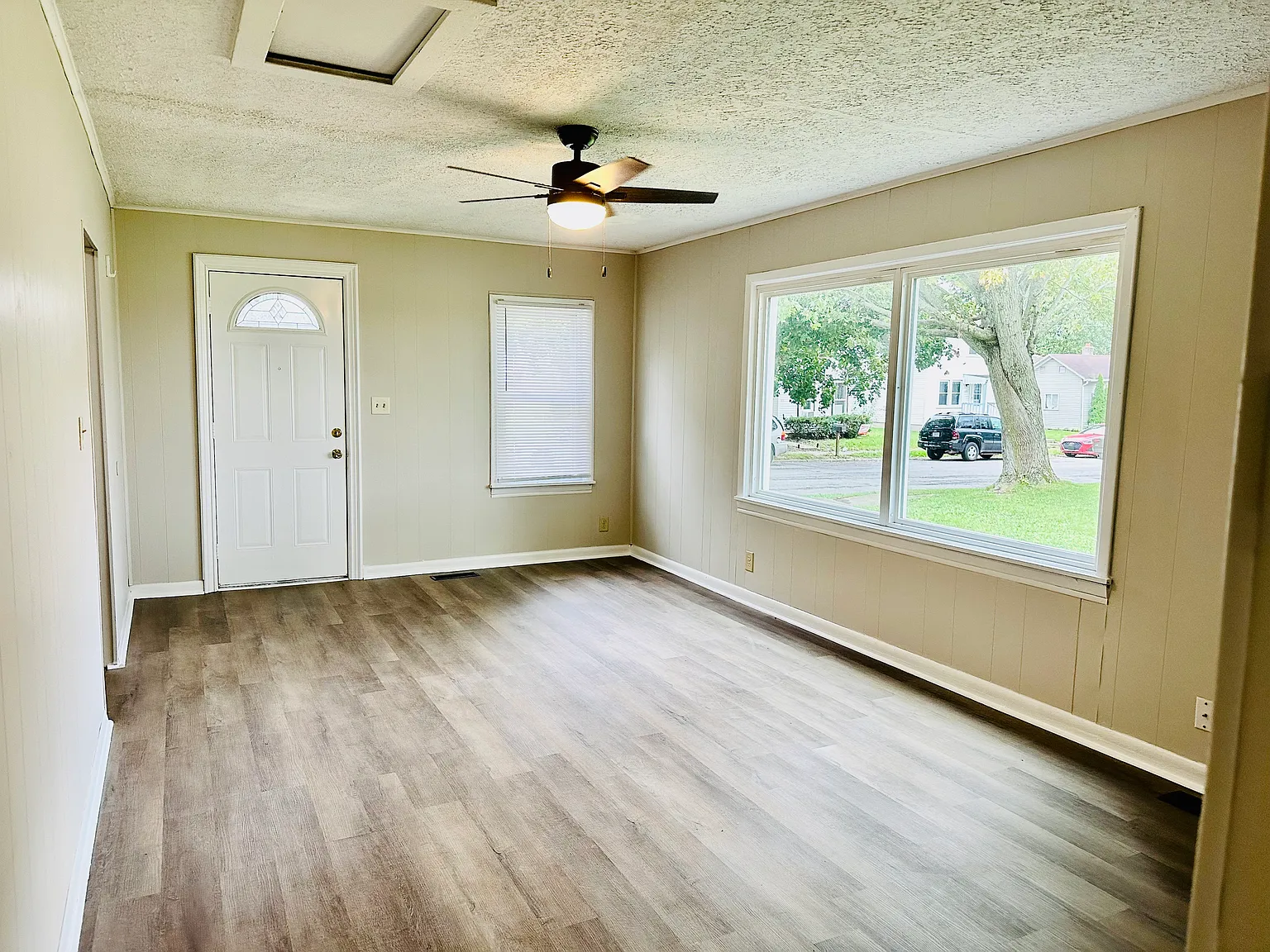 3 bed, 856 sqft, $950 — Photo 2
