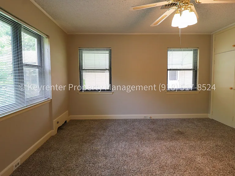 1426 E 32nd Pl — Photo 38
