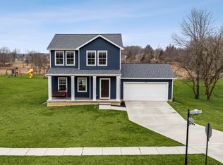 101 Nicole Dr, Brooklyn, MI 49230