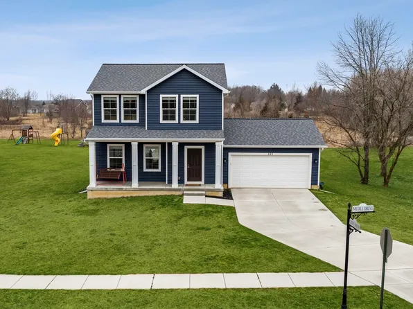 101 Nicole Dr, Brooklyn, MI 49230