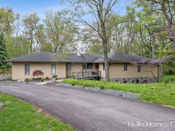 1901 Forest Shores Dr SE, Grand Rapids, MI 49546